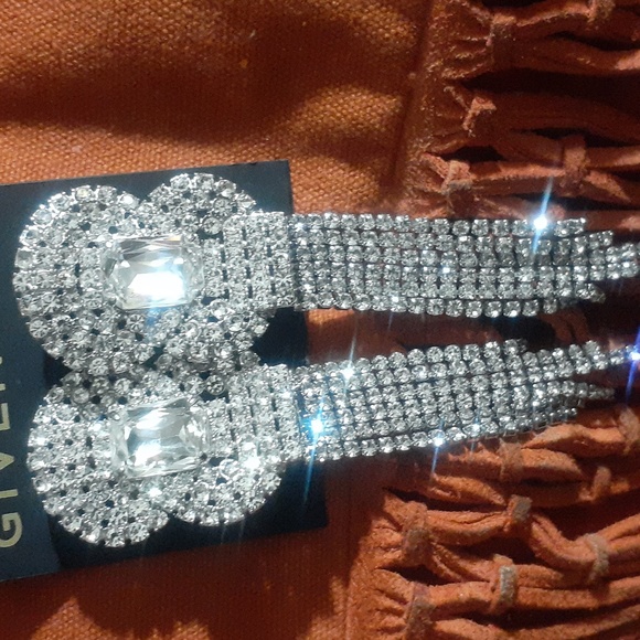 GIVENCHY EARRINGS - Picture 8 of 10